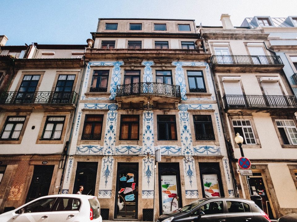 Facade of a bulding on a street in Porto