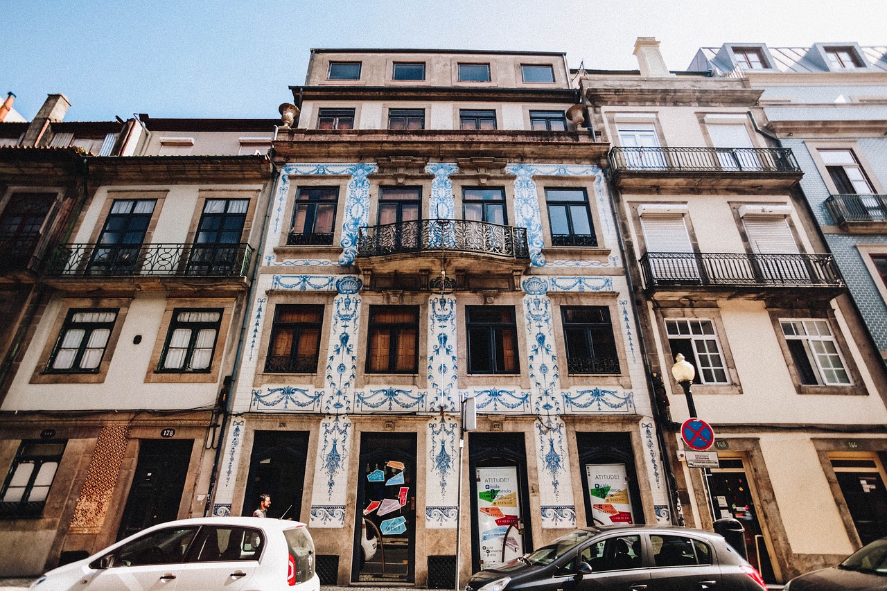 Facade of a bulding on a street in Porto